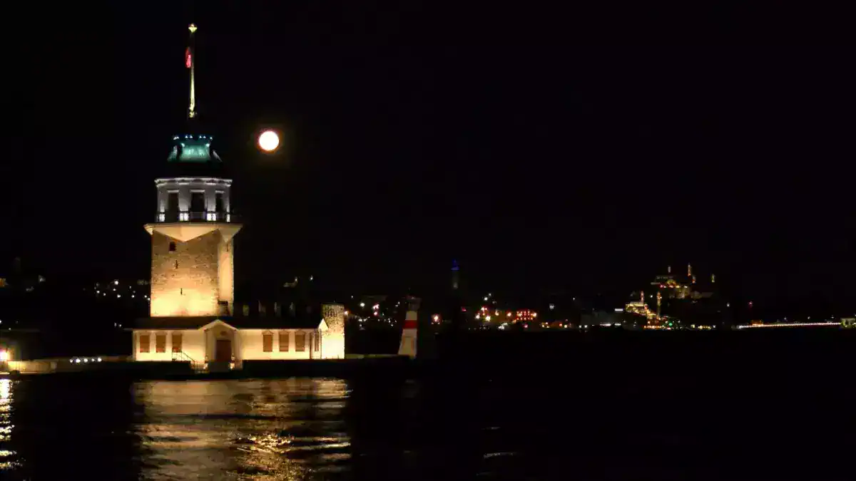istanbul-da-baharin-habercisi-pembe-ay-gorsel-18508147_6842_amp.jpg