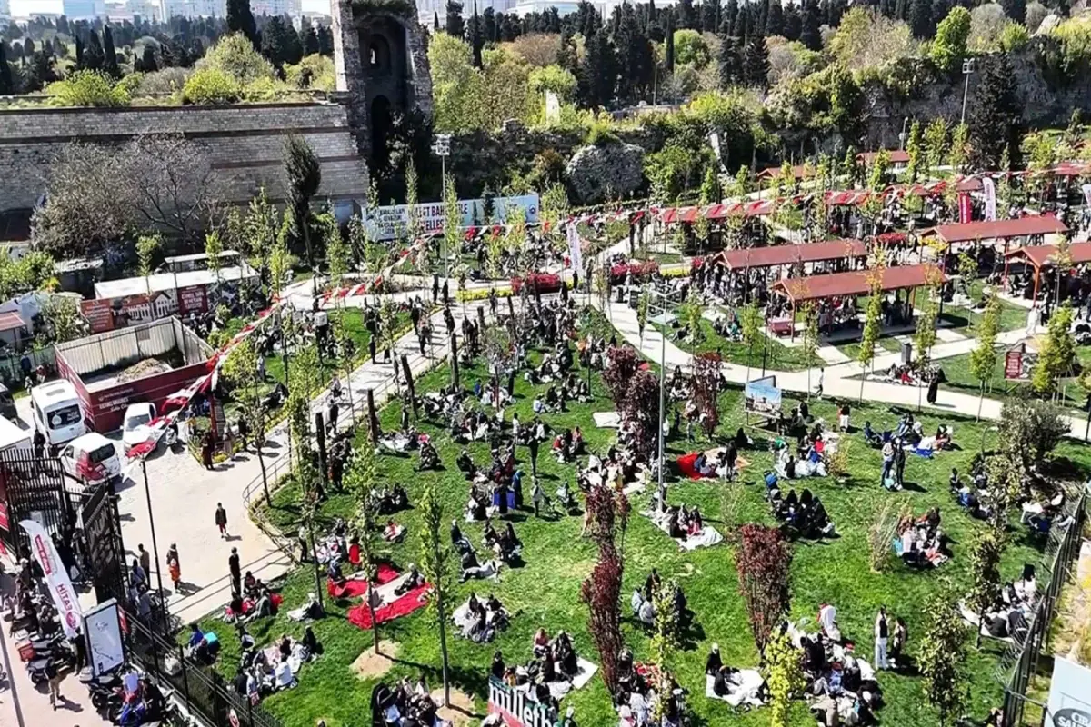 istanbul-daki-depremin-ardindan-yurttaslar-18545059_5698_amp.jpg