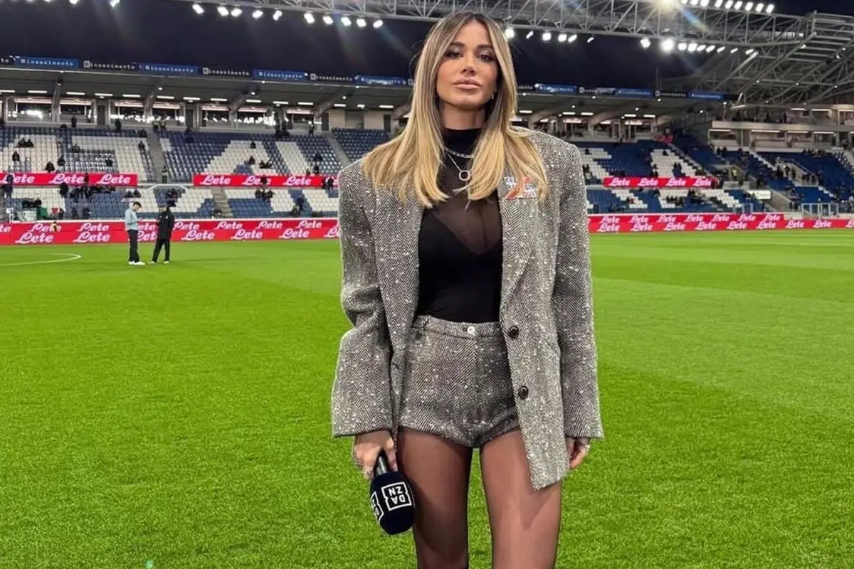 karius-un-esi-mini-elbise-giydi-eski-futbolcu-18573498_1303_amp.jpg