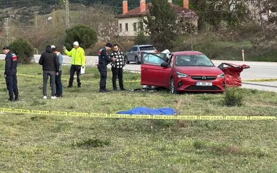 Kaza sonucu 4 kişi hayatını kaybetti: Otomobil ile tır çarpıştı
