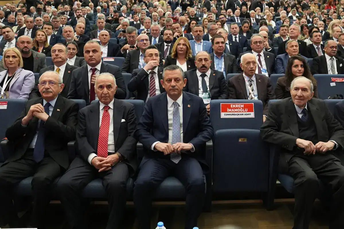 ozel-konusurken-kilicdaroglu-nun-alkislamamasi-18495915_1604_amp.jpg