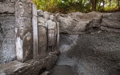 Pompei’de Kazılar: Gerçek Boyutlu İki Heykel Keşfedildi