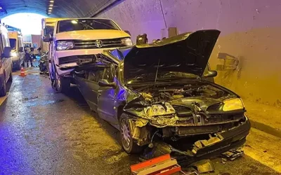 TEM Otoyolunda zincirleme kaza! 8 araç karıştı