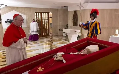 Papa Francis’in açık tabuttaki fotoğrafları Vatikan’da yayınlandı