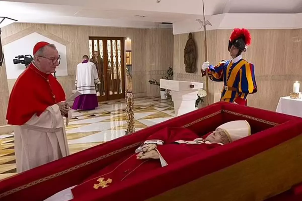 vatikan-papa-francis-in-acik-tabuttaki-18536245_4967_amp.jpg