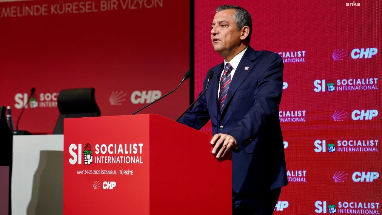 Özgür Özel'den Sosyalist Enternasyonal'de Çarpıcı Kapanış Konuşması