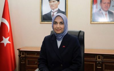 Türkiye’nin ilk türbanlı Valisi açılış talebiyle tartışma yarattı