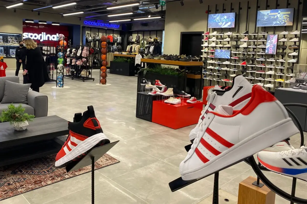 adidas-musterilerinin-kisisel-verileri-calindi-18650947_2602_amp.jpg