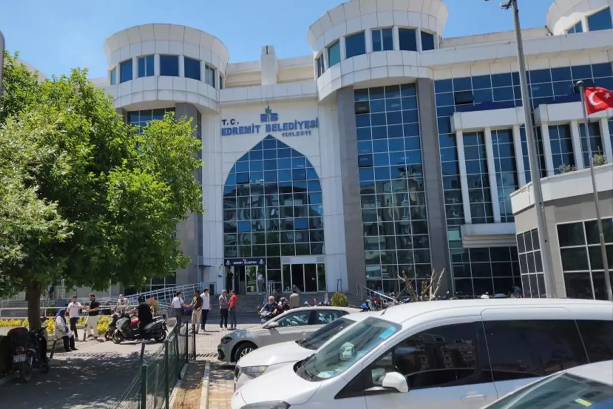 chp-li-edremit-belediyesi-ne-usulsuzluk-18692058_4525_amp.jpg
