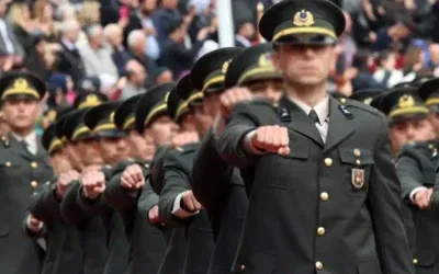 Cumhurbaşkanının TSK’da ihraç yetkisi düzenlemesi geri alındı