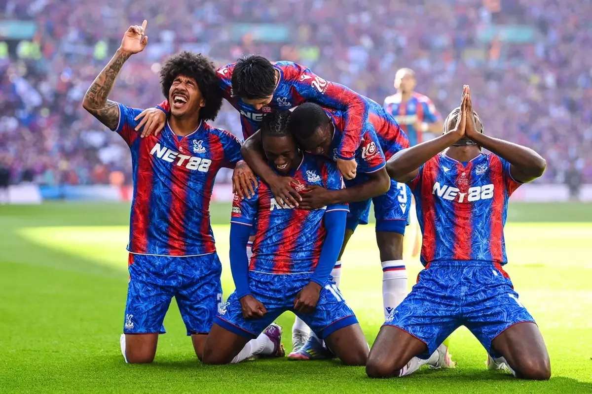 fa-cup-ta-tarihe-gecen-final-crystal-palace-18643364_2587_amp.jpg