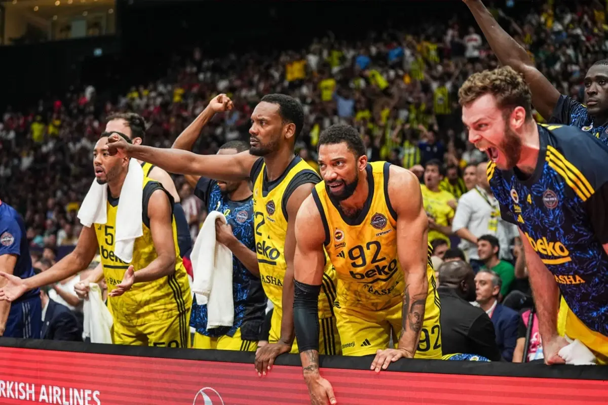 fenerbahce-den-galatasaray-a-sampiyonluk-18668674_8557_amp.jpg