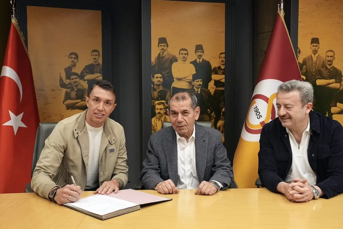 galatasaray-da-muslera-ile-surpriz-imza-18694900_5991_amp.jpg