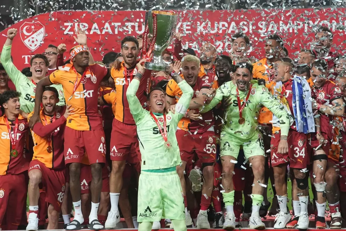 galatasaray-ile-trabzonspor-bir-mac-daha-yapacak-18630487_681_amp.jpg