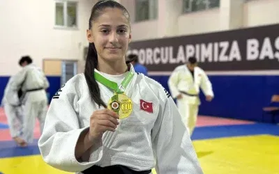 Fatma Zehra, İsrail’i yendi ve madalyasını Filistin’e ithaf etti