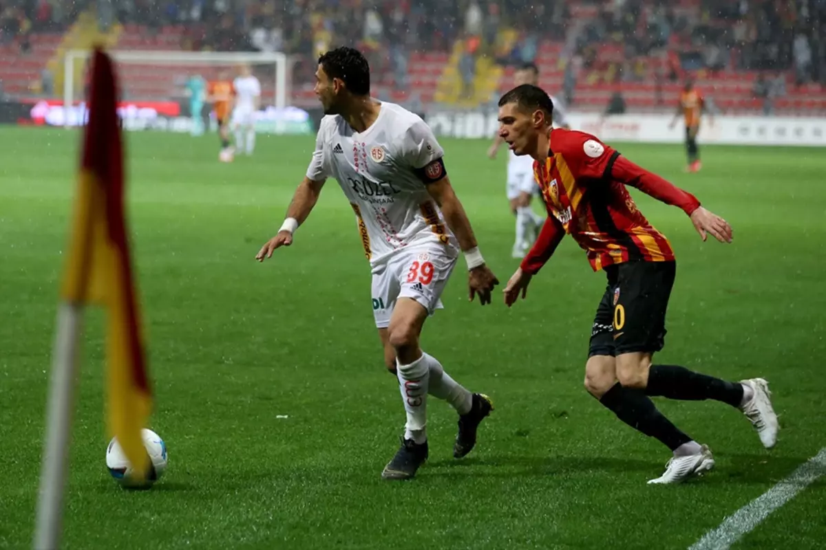 kayseri-de-cardoso-dan-kariyer-gecesi-ligde-18620356_5752_amp.jpg