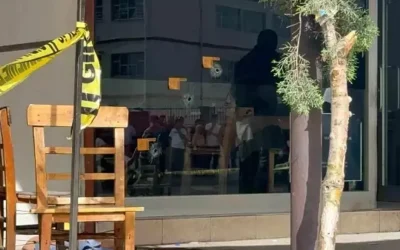 Kıraathanenin önünde genç birine saldırı oldu