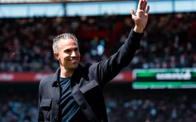 Fenerbahçe, Robin van Persie’yi kadrosuna katmak istiyor