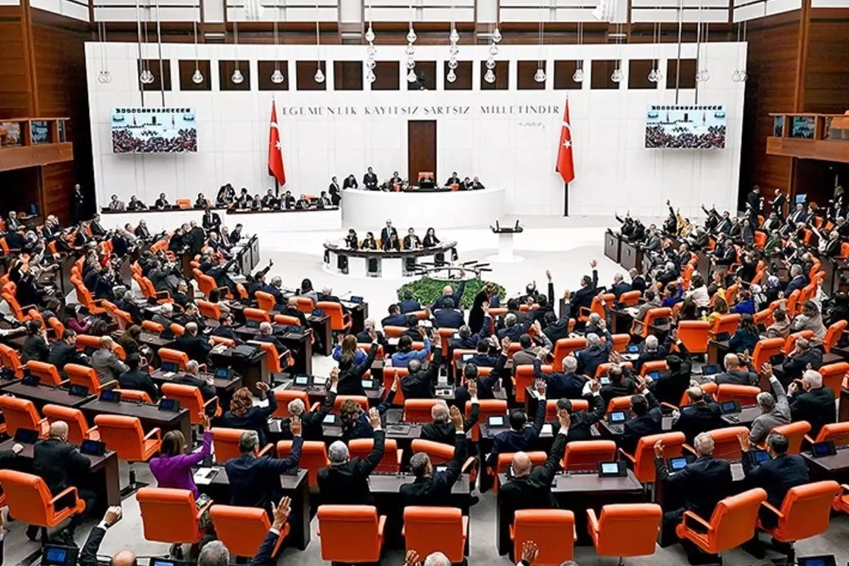 sirri-sureyya-onder-ilk-degil-iste-gorevine-18585112_1846_amp.jpg