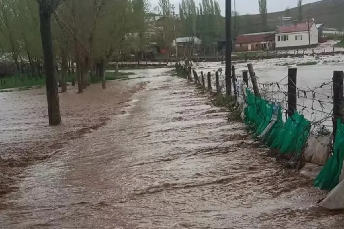 sivas-ta-sel-felaketi-iki-koyde-hasar-olustu-18620185_263_amp.jpg