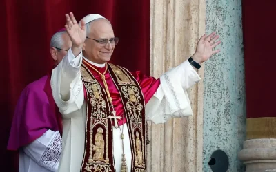 Vatikan’da Yeni Papa 14. Leo, Locadan Halkı Selamladı