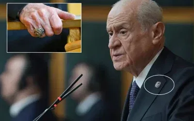 Bahçeli’nin yüzüğü ve rozetiyle verdiği mesaj!
