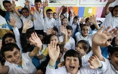 Arefe gününde okullar tatil mi?