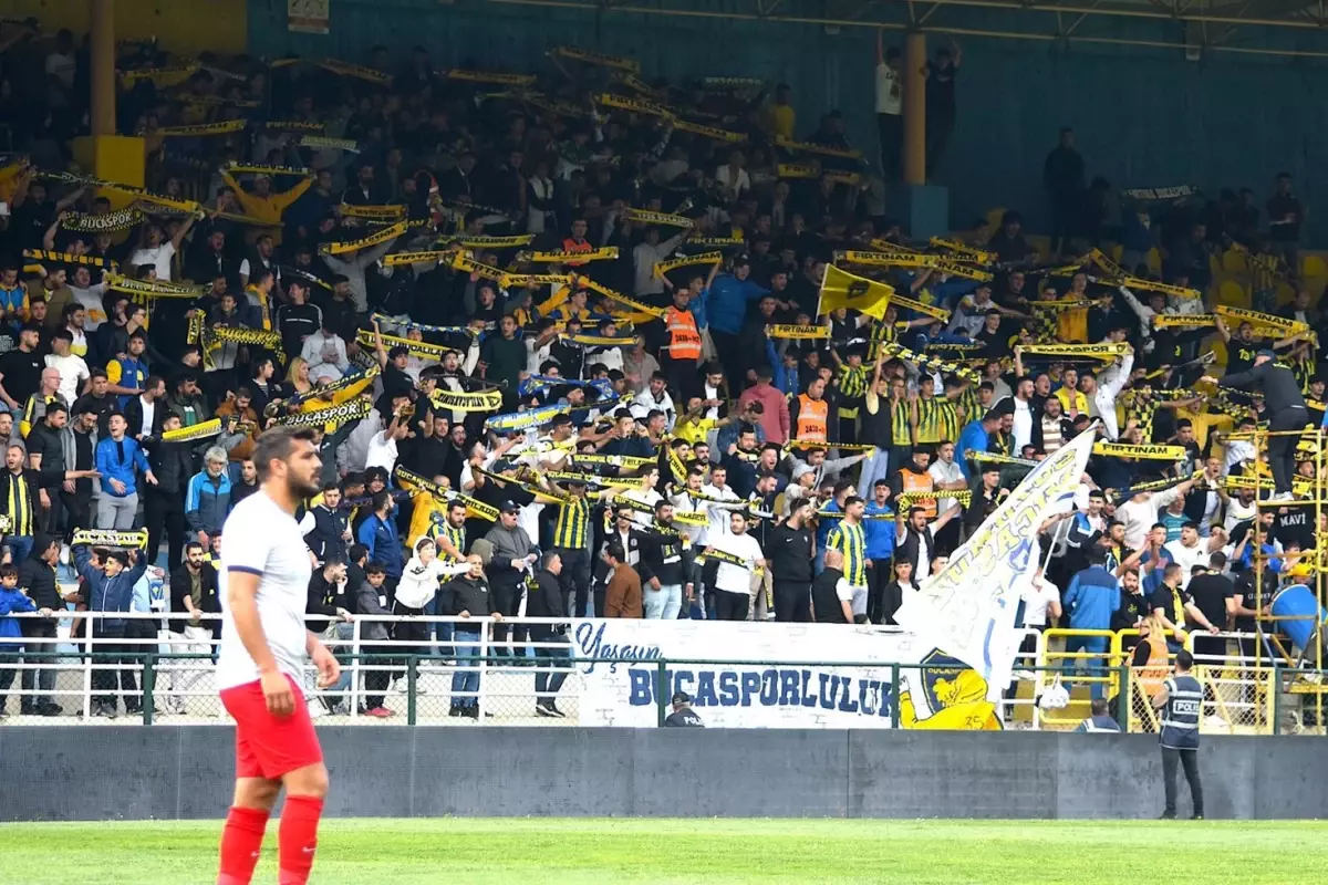 binlerce-bucasporlu-taraftarlar-kulube-para-18795751_7934_amp.jpg