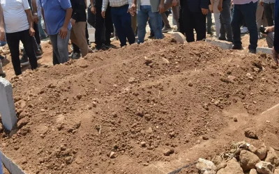 26 yaşındaki en büyük kız kardeş, diğer iki kardeşini yan yana toprağa verdi.