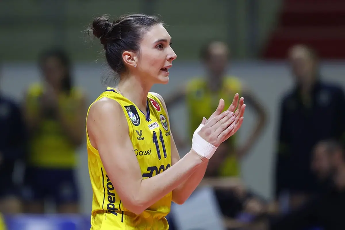 fenerbahce-nin-efsanelerinden-naz-akyol-18738340_5745_amp.jpg