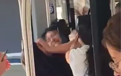 Tesettürlü kadına otobüste hakaret edildi: Olay büyüdü