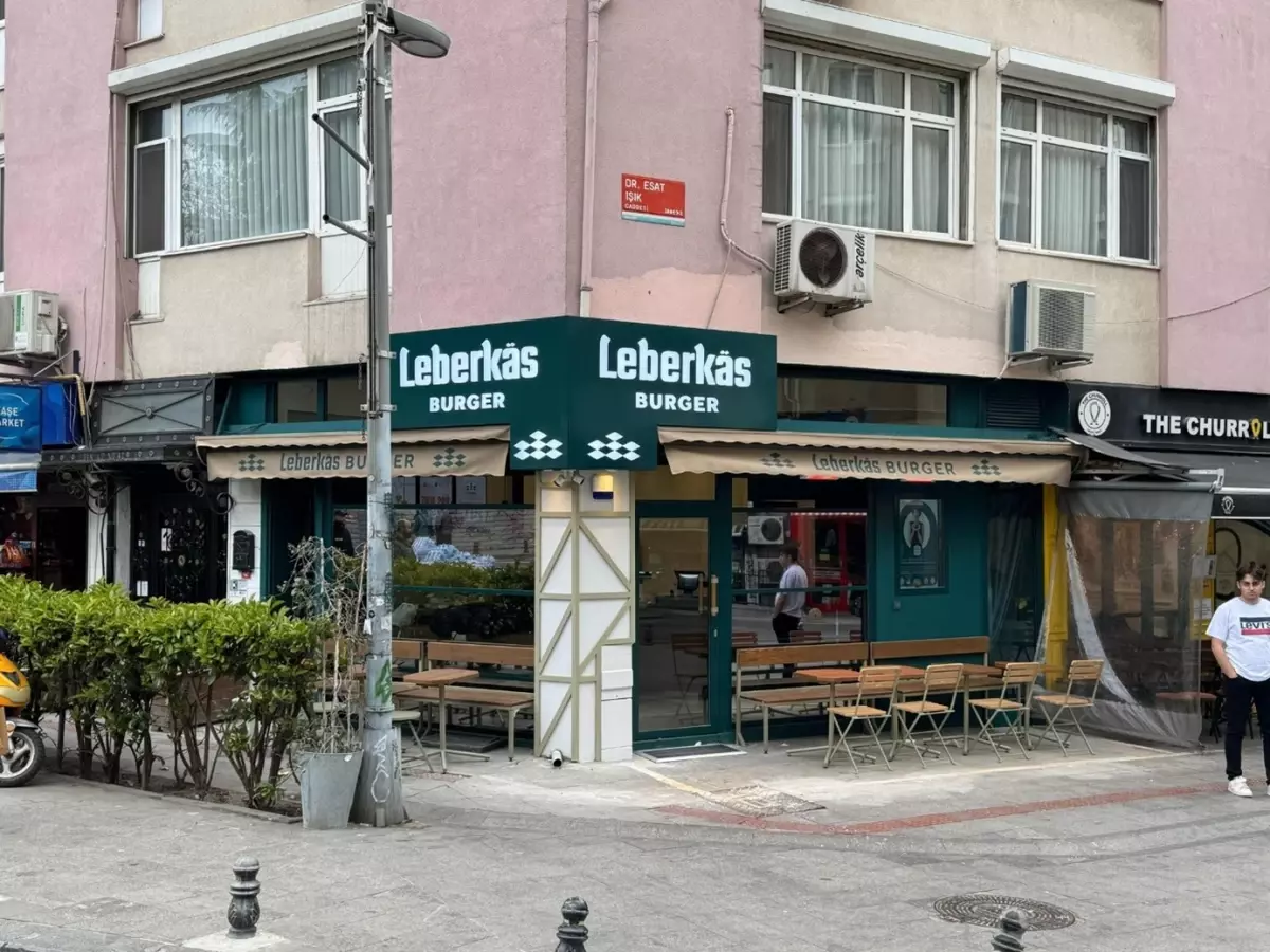 yeni-lezzet-leberkas-burger-turk-tuketicisi-ile-18744227_4623_amp.jpg