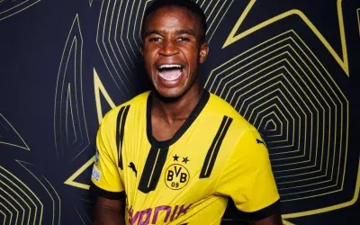Youssoufa Moukoko, 8.5 milyon euro maaşından vazgeçerek Kopenhag’a transfer oluyor.