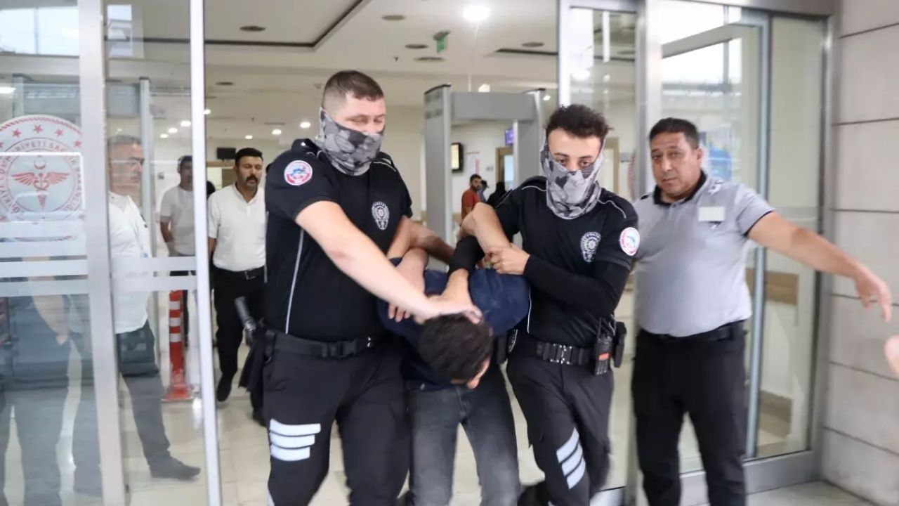 Şanlıurfa'da Acil Serviste Bıçaklı Saldırı Doktor ve Güvenlik Yaralandı