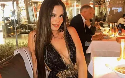 Aslı Bekiroğlu ve sevgilisi keyifli anları Çeşme’de yaşıyor!