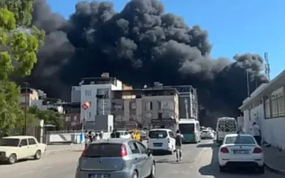 Buca’da çöp yığınları alev alev!