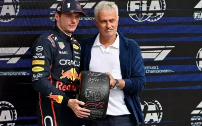 Max Verstappen, Büyük Britanya GP’sinde Pole pozisyonunu aldı ve ödülünü Jose Mourinho’dan aldı!