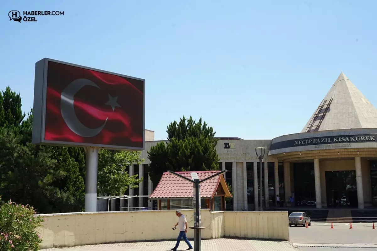 cumhurbaskani-erdogan-in-bayrak-cagrisina-18842307_1262_amp.jpg
