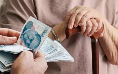 Emeklilerin Beklediği Gün Geldi: Bugün Hesaplara Yatıyor!