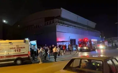 Kocaeli’deki Düğün Salonunda Yangın: 4 Kişi Dumandan Etkilendi