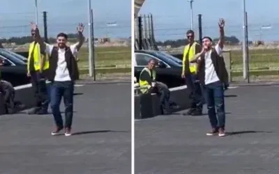 Orkun Kökçü, Beşiktaş taraftarıyla ilk üçlü fotoğrafını çekti.