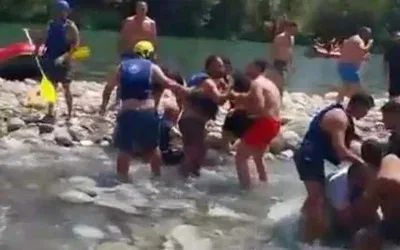 Rafting merkezinde ‘can yeleği’ kavgası: Tekme, yumruk ve kürekler havada!