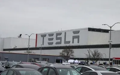 Tesla’dan şaşırtıcı bir hamle: Yeni ucuz modelin fiyatı ve özellikleri açıklandı!