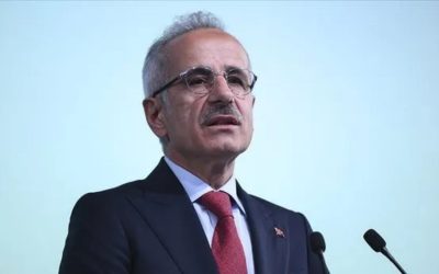 Ulaştırma Bakanı Uraloğlu, çamur atma eleştirilerine yanıt verdi.