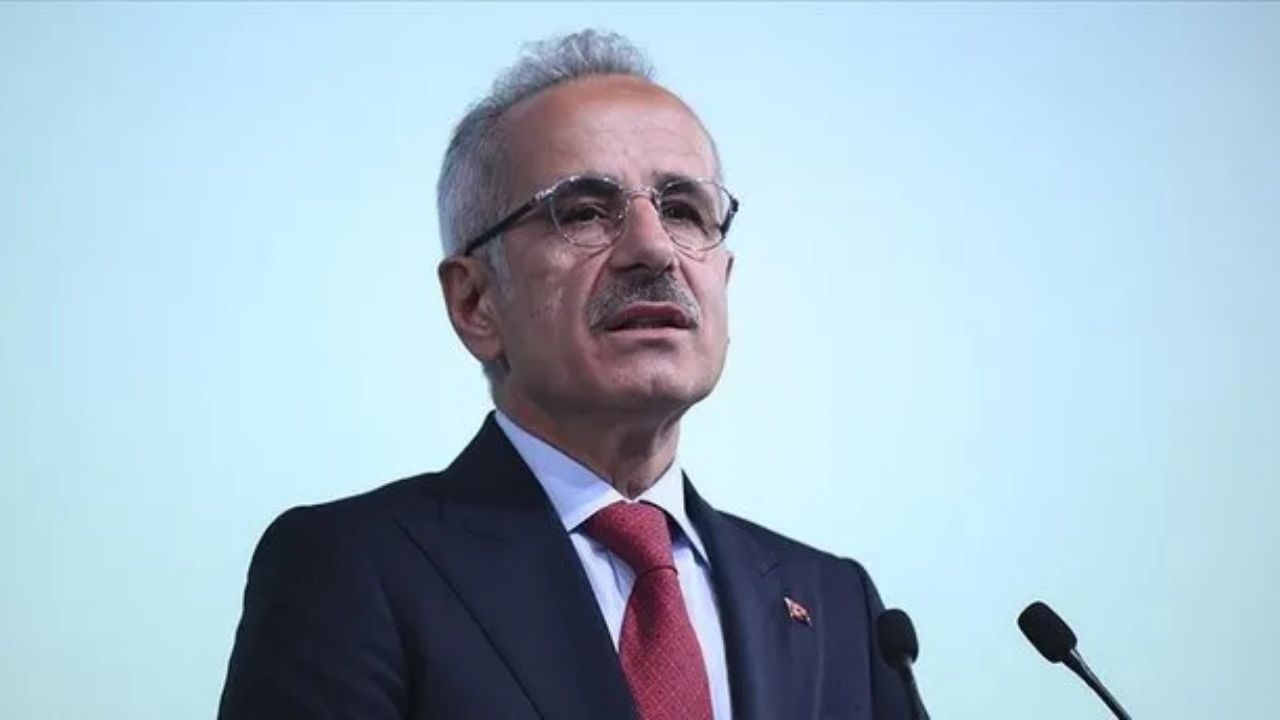 Ulaştırma Bakanı Uraloğlu, çamur atma eleştirilerine yanıt verdi.