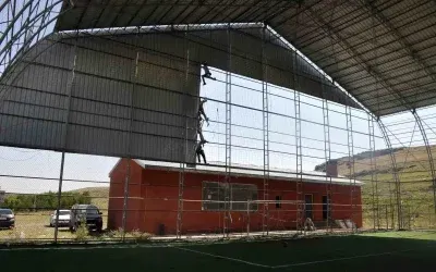 Akyaka’da Yenilenen Kapalı Halı Saha