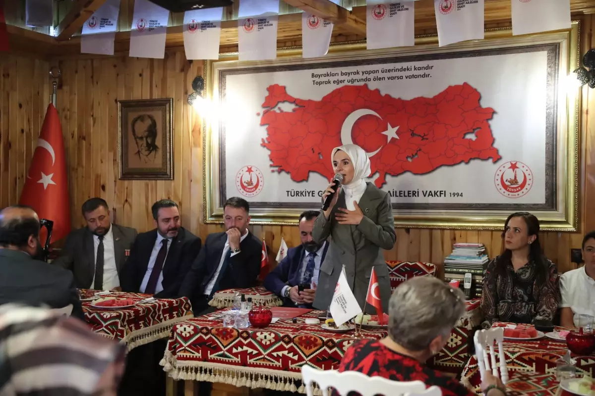 bakan-goktas-sehit-yakinlari-ve-gazilerle-bir-18941107_amp.jpg