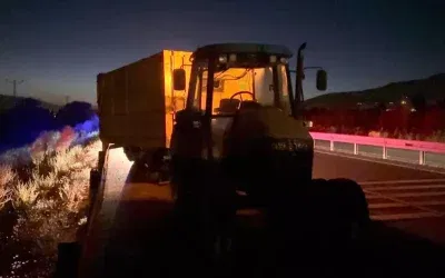 Erzincan’da Traktör ve Otomobil Kaza Yaptı: 2 Kişi Yaralandı