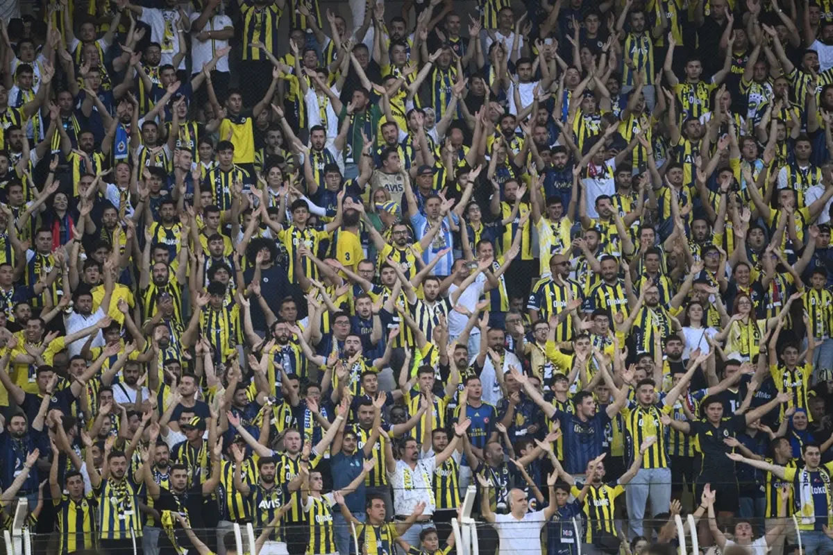 fenerbahce-den-taraftarlarini-heyecanlandiran-18941280_5157_amp.jpg