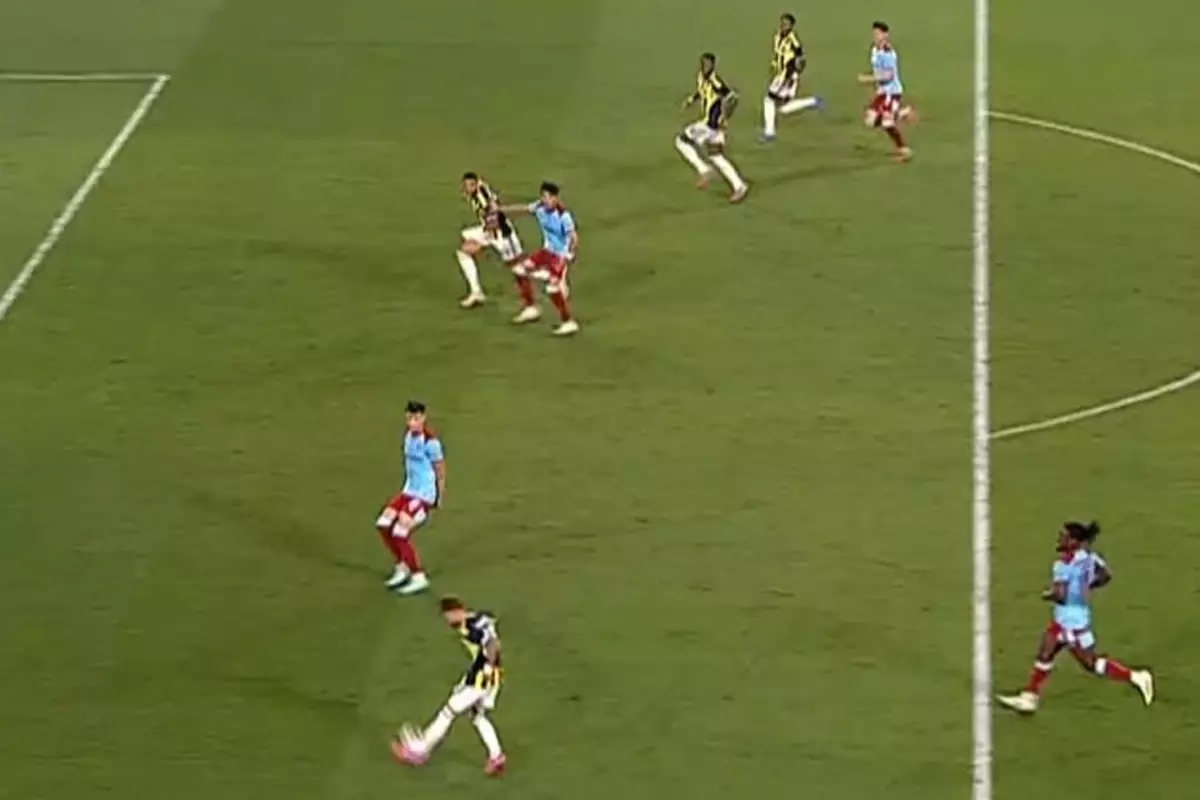 fenerbahce-nin-golu-var-a-takildi-18941057_8831_amp.jpg